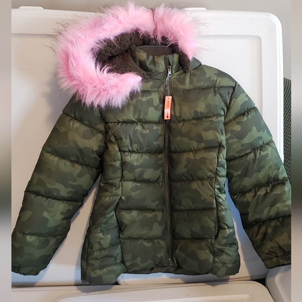 Girls Camouflage Puffer Jacket with Pink Faux Fur Hood M 10/12